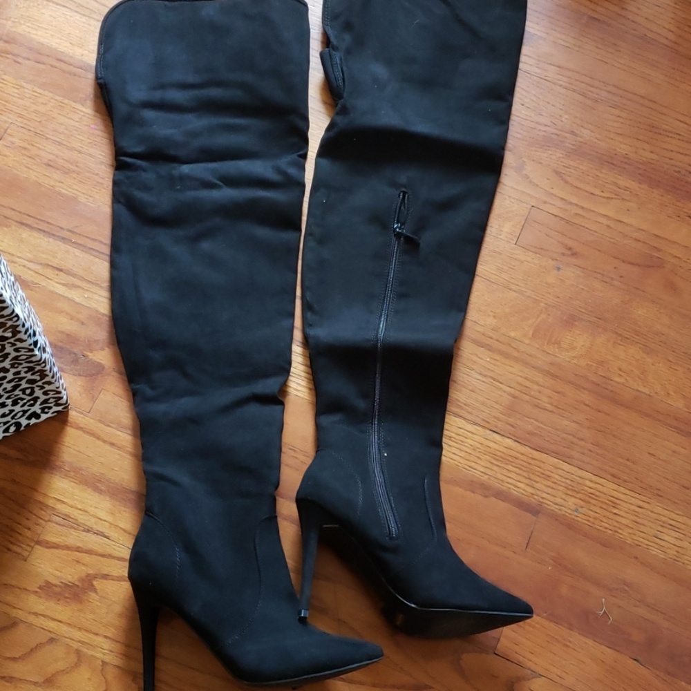 High thigh boots